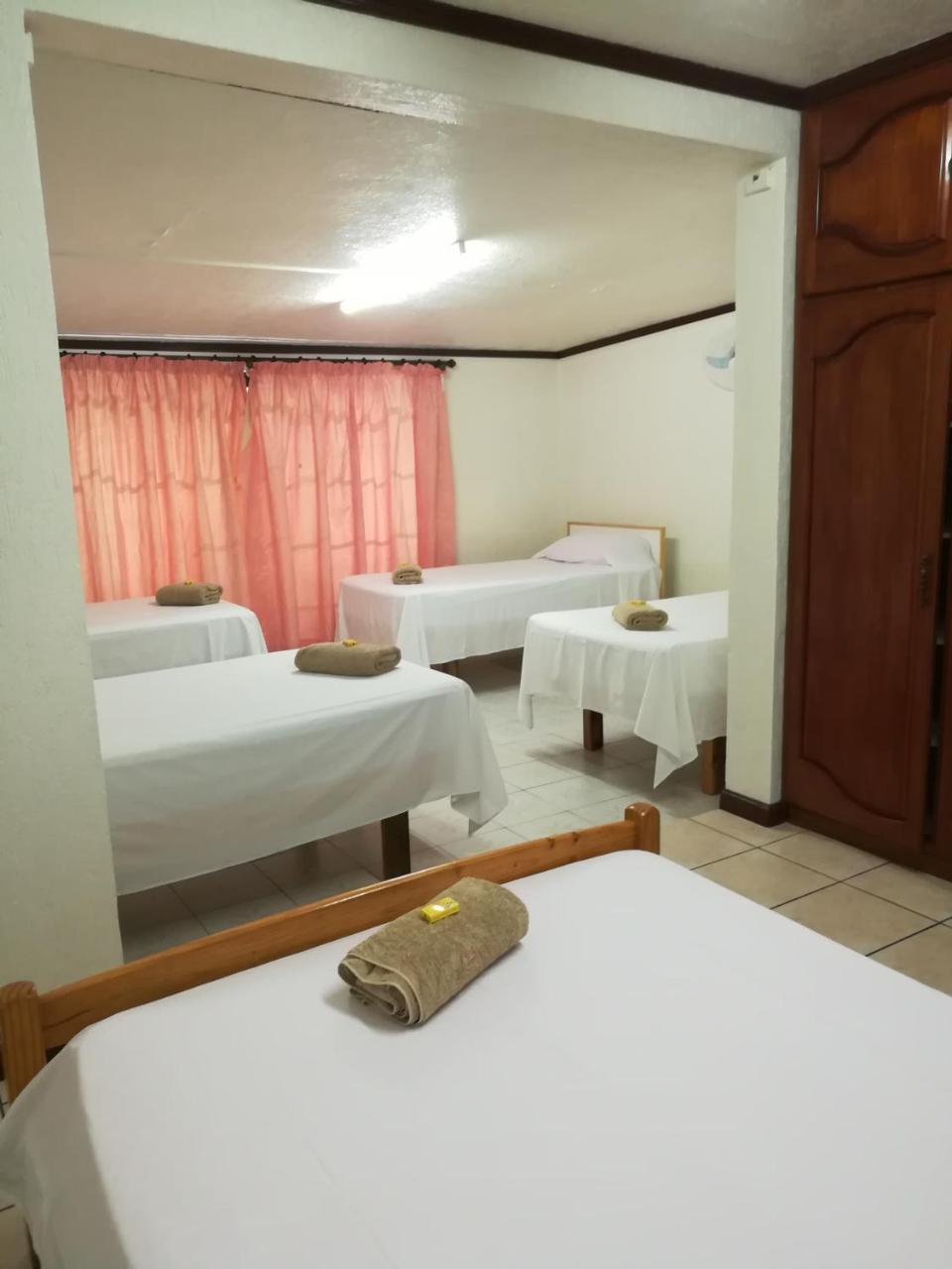 Ahitea Lodge Papeete  Buitenkant foto